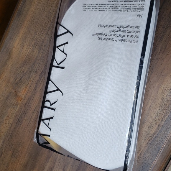 Mary Kay Patricia Bonaldi NWT Clutch Make Up Bag - Picture 2 of 7